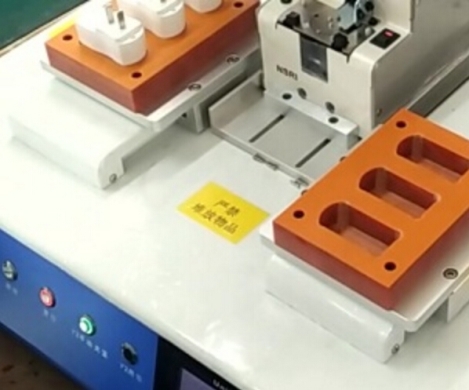 四軸手機適配器鎖螺絲